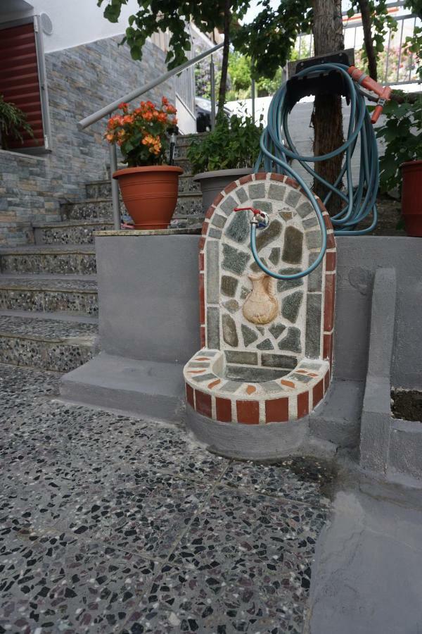Anastasia' S Guest House Neos Marmaras Exterior photo
